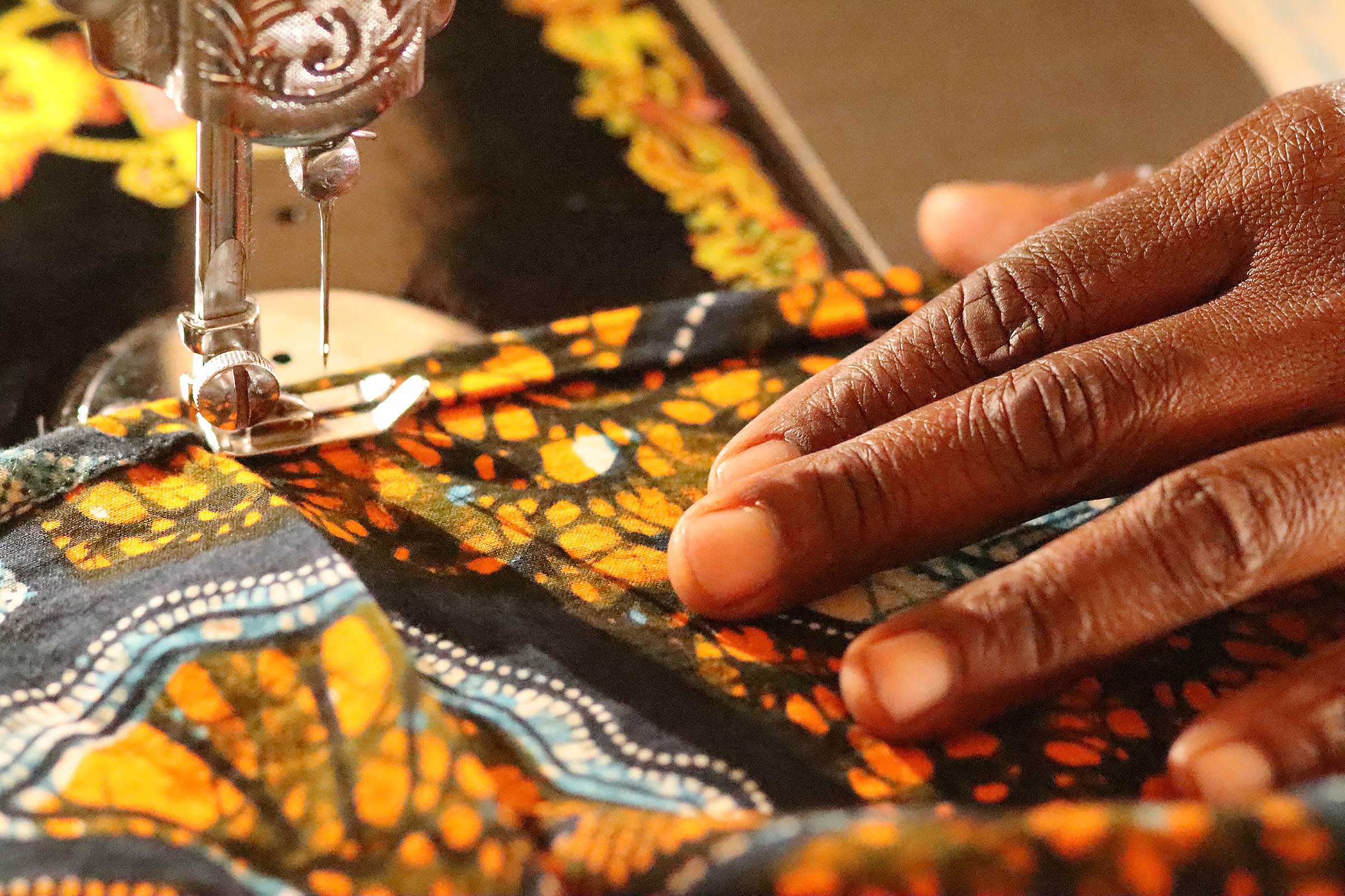 Kvinnor tar sig ur sitt missbruk genom att lära sig sy